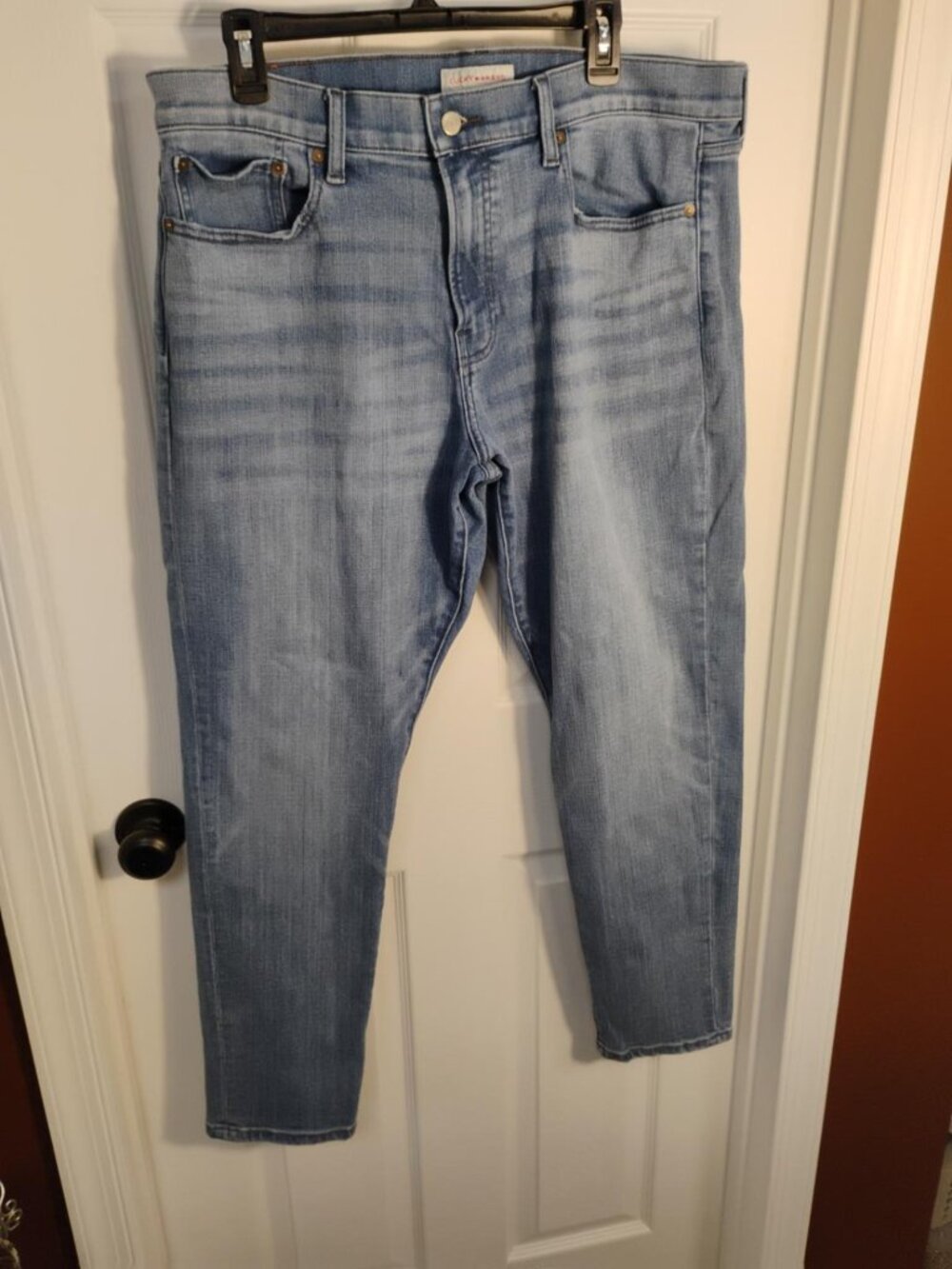 Lucky Brand 411 Athletic Taper Men’s Jeans 36x30 Light Wash Stretch Denim